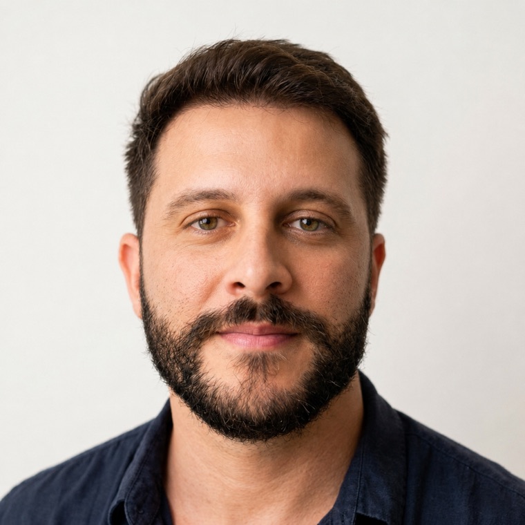 Renan Marçal, Product Designer specialized in fintech and B2B design systems